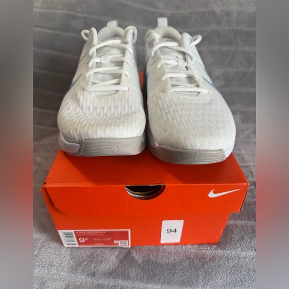 Nike Women’s Zoom Bella 6 White/LT Armory Blue DR5720-106 Size 9.5 - Picture 4 of 9